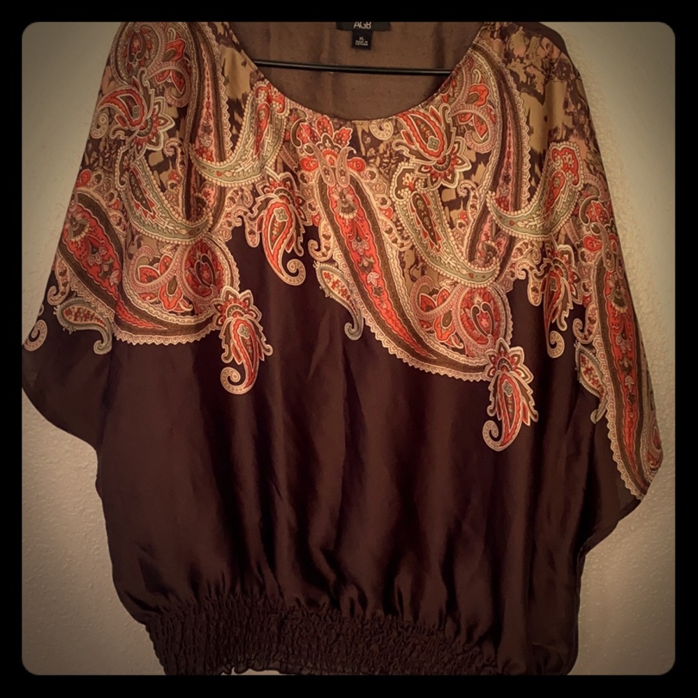 Women’s shirt.